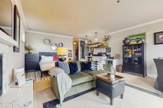 Studio Overlooking Saratoga Passage and Cascade Mtns - 5