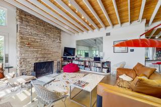 Cool Mid-Century Modern 3/2 - Austin - 0