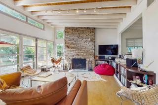 Cool Mid-Century Modern 3/2 - Austin - 6
