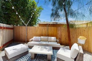 Sea & Stroll Abode - Beautiful dog friendly home in Carlsbad Village w/private grill, backyard, W/D - 9