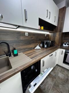 Stylish Central Apartment with Parking Option by ApartMAX - Varna City - 4
