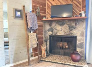 Cozy Creek Condo - 1