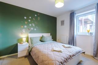 Stylish 2-Bed Apartment, Sleeps 6, Free Parking - 7