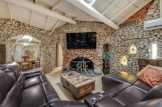 Tucson Bottle House - New Listing - Special Deals - 8