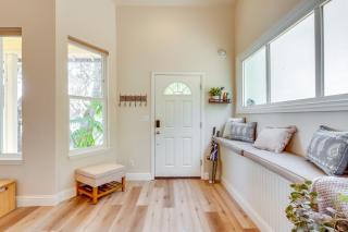 Clear Lake Getaway with Dock Access and Shared Yard! - 5