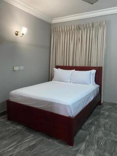 Luxury 4-Bedrom Home in Kumasi 5 mins to Airport - Kumasi - 1