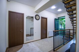 Green Garden Guesthouse - Tbilisi - 9