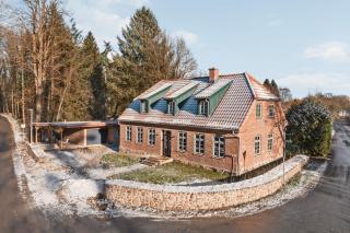 GUT KLETKAMP "Försterei" - Freistehendes Backsteinhaus mit 4 Schlafzimmern ruhig am Waldrand gelegen I Kamin I Garten & Terrasse I 15 Min zur Ostsee I 3 Bäder I Küche I Parkplatz I WLAN - Kletkamp - 0