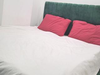 Marina Bay Elegance Room Balcony Overlooking Luxury Yachts - 7