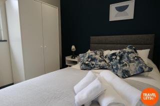 Private Double Rooms By Travel Lets Short Term Rental Agency Derry - 1