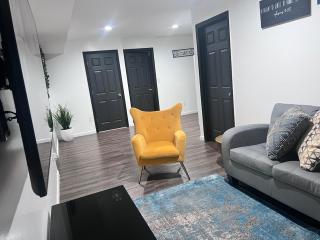 Comfy Cozy 2 bed minute EWR NYC - Newark - 0