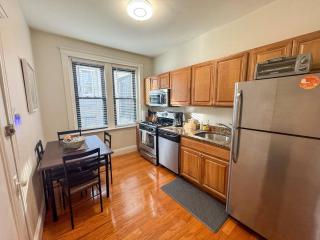 2 Bed, In Unit Laundry, Boston College, Balcony - Boston - 5