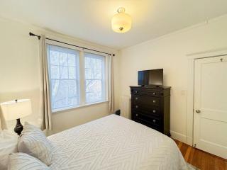 2 Bed, In Unit Laundry, Boston College, Balcony - Boston - 2