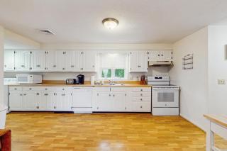 Birch Circle Beach House - 6