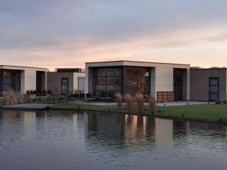 Marina Strandbad Chalet Aan het Oever mit Zaun Haus Nr 135 - Olburgen - 2