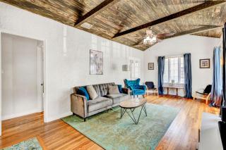 Spanish Beach Bungalow 4br 2bath - 9