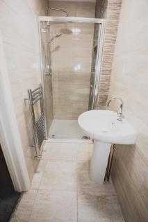 Large Room in Shared House - Stoke on Trent - 8