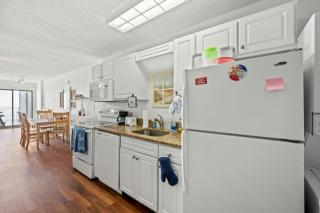 Sanabel 414 Lovely Oceanfront Condo with Jacuzzi Tub - Myrtle Beach - 8