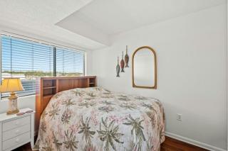 Sanabel 414 Lovely Oceanfront Condo with Jacuzzi Tub - Myrtle Beach - 3