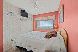 Sanabel 609: Oceanfront Condo with Indoor Pool and Outdoor Hot tub - Myrtle Beach - 4