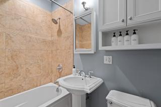 Lincoln Park Mega Space 1 Parking Space Sleeps 18 condo - Chicago - 1