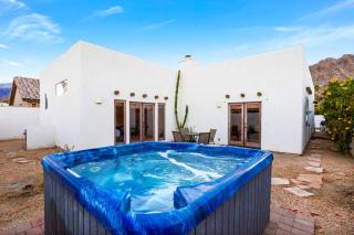 Stylish 3BD home in La Quinta Cove with a Private Pool and Jacuzzi - 8