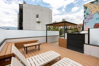 L301 4BR Lleras Park Apt Rooftop Jacuzzi AC - Medellín - 9