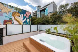 L301 4BR Lleras Park Apt Rooftop Jacuzzi AC - Medellín - 8