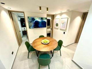 L301 4BR Lleras Park Apt Rooftop Jacuzzi AC - Medellín - 7