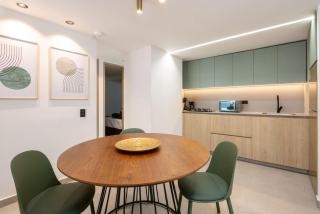 L301 4BR Lleras Park Apt Rooftop Jacuzzi AC - Medellín - 6