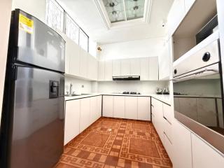 5BR Poblado 80s Mansion with Private Pool AC - Medellín - 2