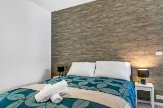 Docklands 2br Apt Escape with 2Br, Pool, Sauna and Gym - 2