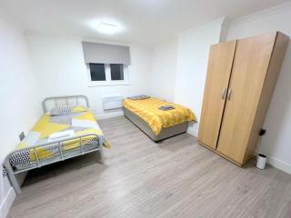 New Spacious 7-bedroom house in Sutton (S London) - 6
