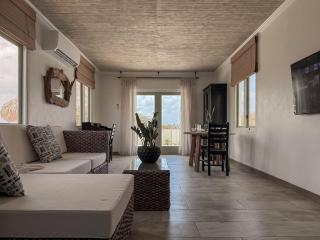 Poolside Escape Menas Authentic Wellness Eco - Noord - 7