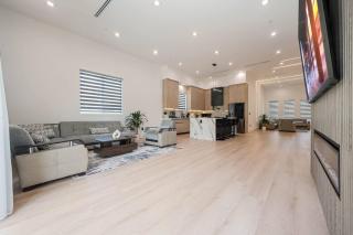 The Valley Nest Backyard Gameroom - Los Angeles - 9