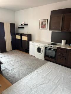 Kazanlak CENTRAL Studio Apartment Guesthouse Flat, Glorious Views & Free Parking! Self Check-in, Super place ! - Kazanlak - 9