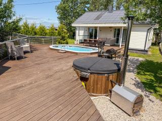 Seaside Retreat with Hot tub,Sauna, Pool & BBQ - 9