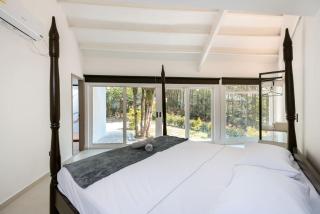 CH105 Poblado 7BR Villa Jacuzzi AC 24 hours Security - Medellín - 6