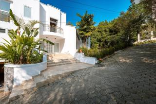 CH105 Poblado 7BR Villa Jacuzzi AC 24 hours Security - Medellín - 3