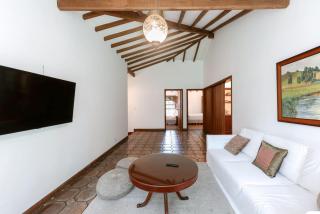 CH51 Colonial Charm Villa at El Poblado Jacuzzi - Medellín - 4