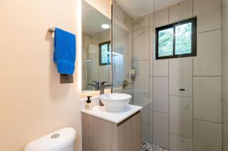 L2 2BR Laureles Apartment Jacuzzi AC - 2