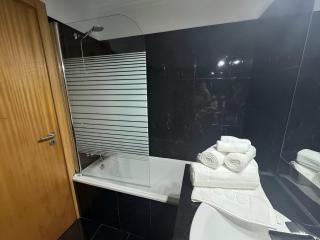 Funchal Getaway, Cozy Private Room With Bathroom and WiFi - Funchal - 3