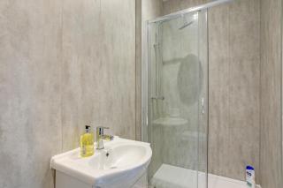 Luxury 5-bedroom home in Newcastle - Longbenton - 9