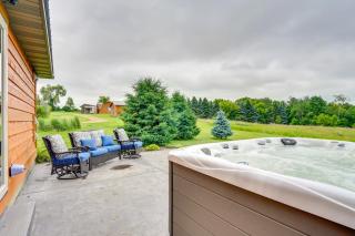 Hot Tub and On-Site Trails Spacious Stockholm Cabin - Stockholm - 0