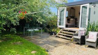 Romantic Shepherds Hut with Hot Tub, Rural Cheshire - Baddiley - 8