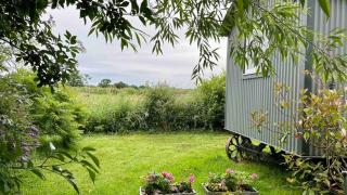 Romantic Shepherds Hut with Hot Tub, Rural Cheshire - Baddiley - 2