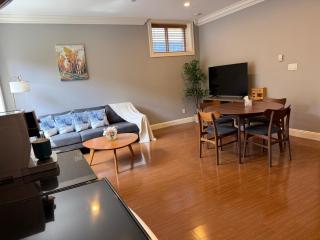 Newly Furnished Home with 3 rooms, 2 shared bathrooms and shared common space - Vancouver - 6
