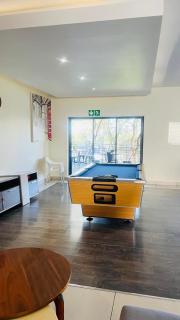 Luxury 1-Bedroom Apartment in Fourways-Sandton with FREE Gym, swimming Pool and Restaurant - Fourways - 7