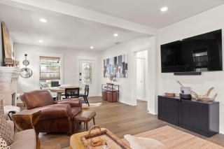 SoHo Serenity - Amazing Home with Private Pool & Hot Tub, SoHo District - 1