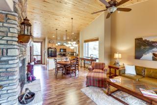 4 Miles to Lake Retreat with 2 Decks! - Show Low - 5